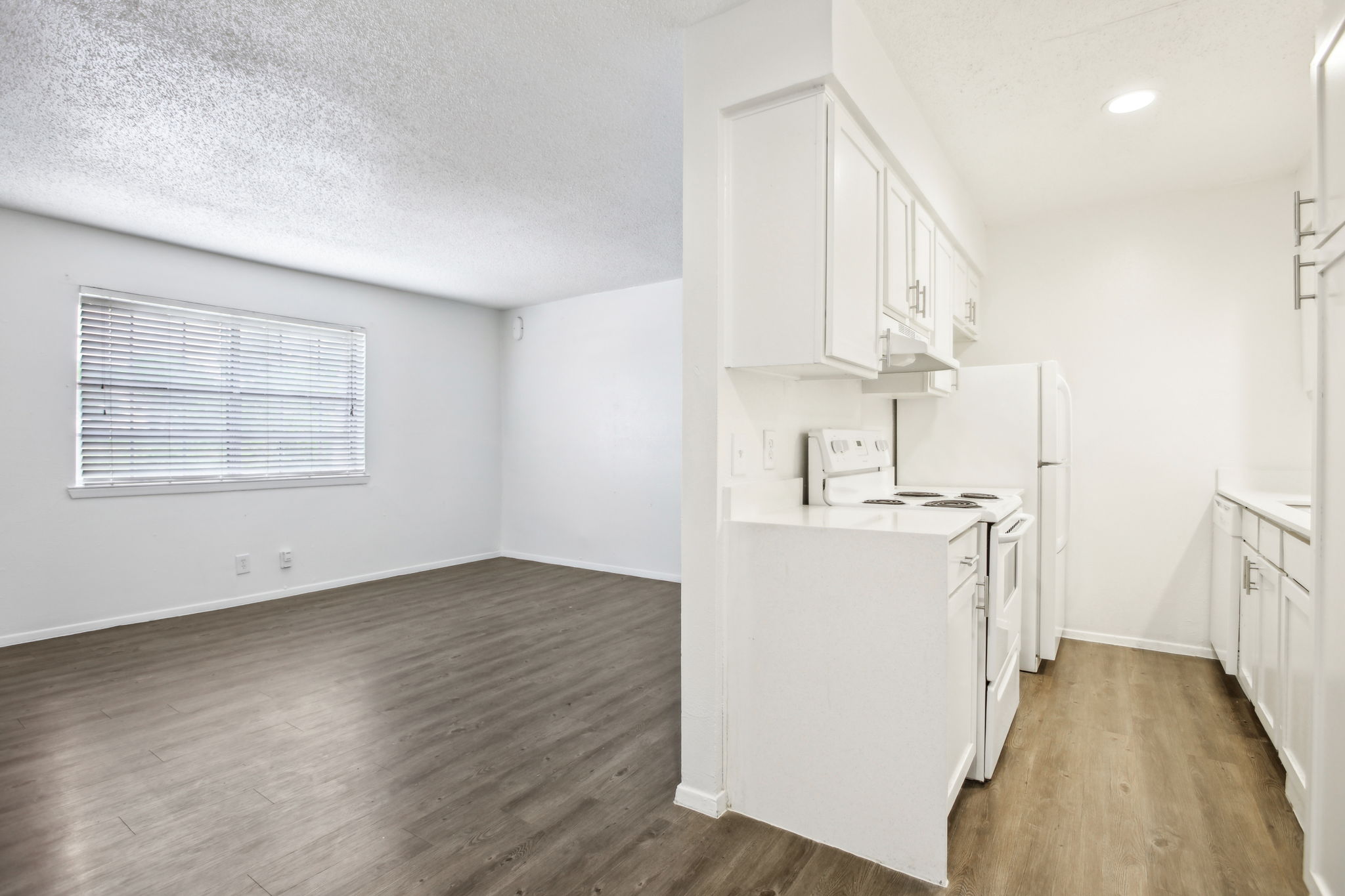 Jewel Apartment Homes Image 2